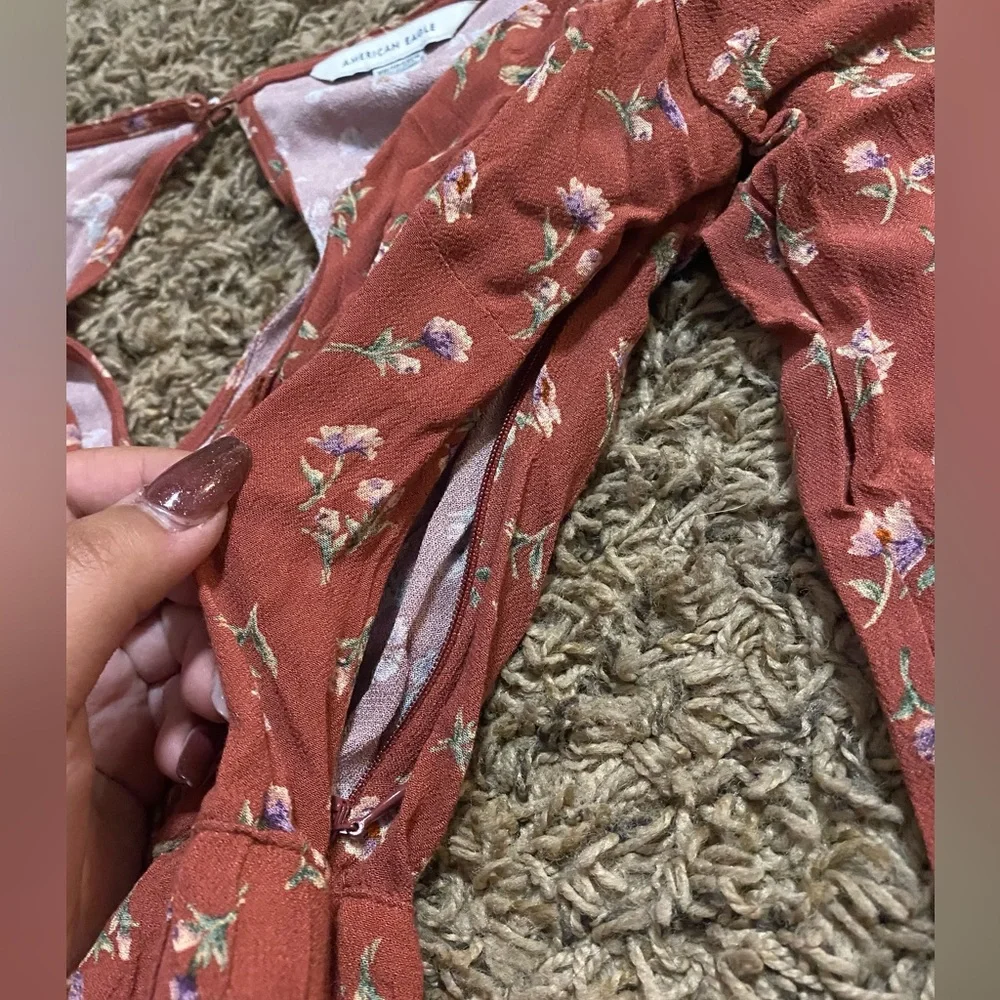 Women’s American Eagle Floral Romper - Picture 6 of 7